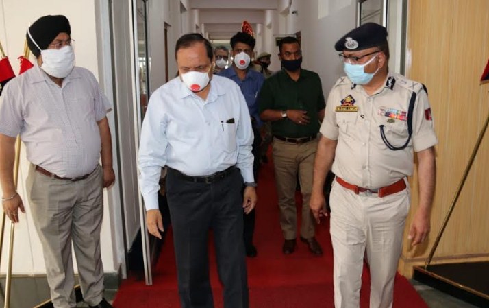 Advisor Bhatnagar visits PHQ Jammu, discusses various issues of the department