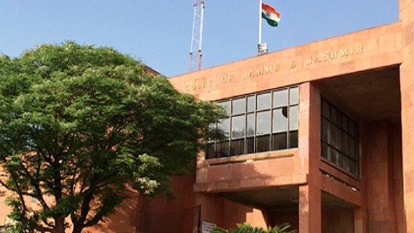 Bar on entry of public, litigants, clerks to Jammu & Kashmir courts to continue