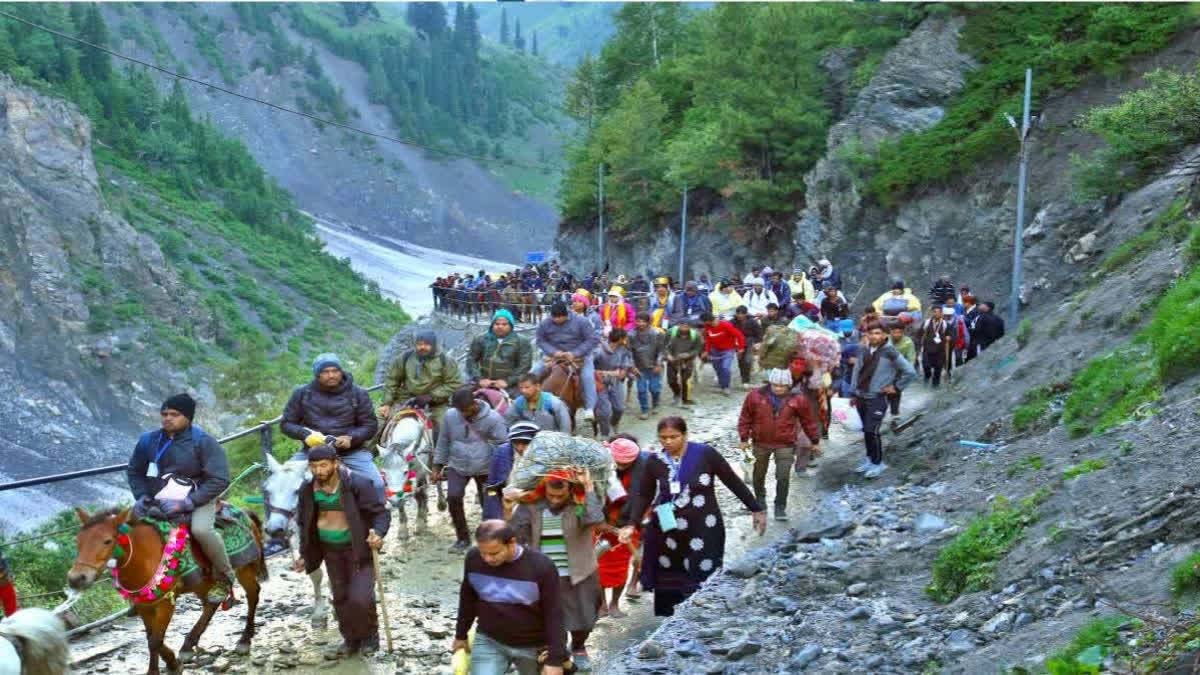 Amarnath Yatra: 2,900 pilgrims leave Jammu for cave shrine