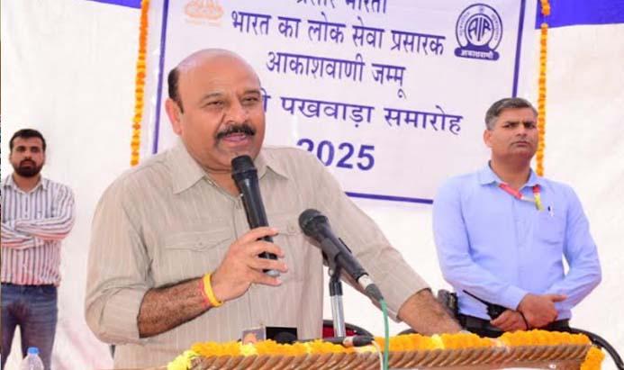 Dy. CM attends closing ceremony of Hindi Pakhwada celebrations at Akashwani Jammu