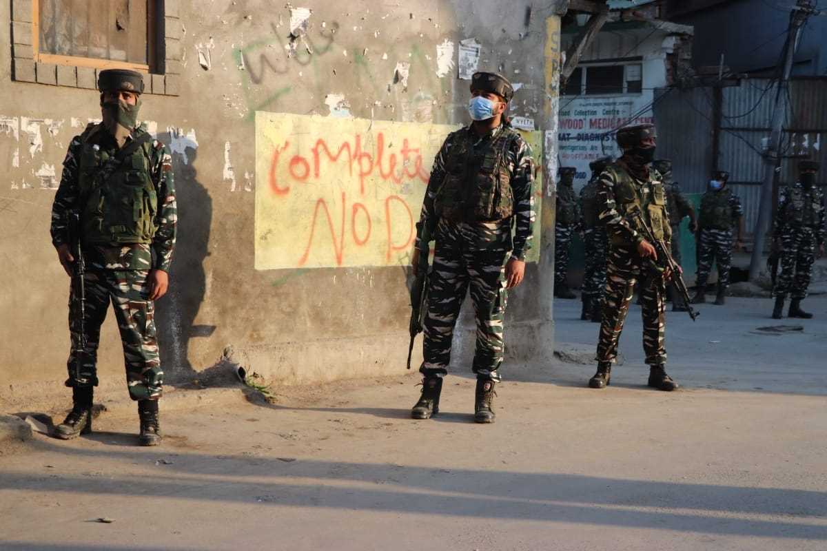Block Development Council employee shot dead by militants in Shopian