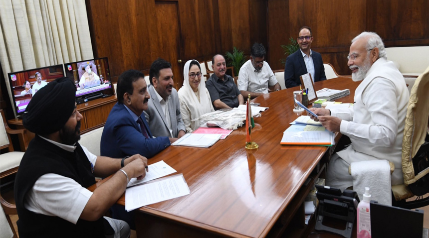 Dr. Darakhshan Andrabi, Chairperson of the JK Waqf Board and others called on Prime Minister Narendra Modi today