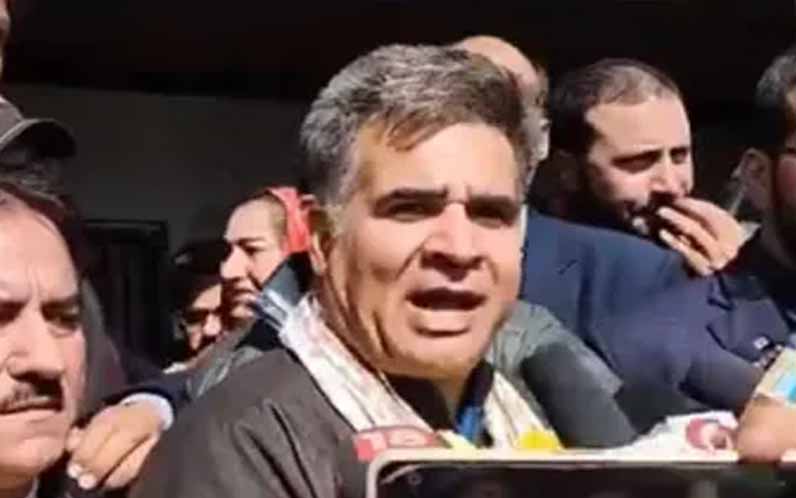 Ravinder Raina addresses public rally at Noorabad in Kulgam