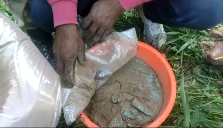 Police busted a hideout in Bijbehara, Huge consignment of drugs recovered