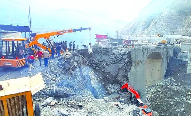 Kashmir highway remains shut, traffic also suspended on Ramban-Banihal sector