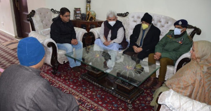 LG Sinha visits family of slain goldsmith, assure probe