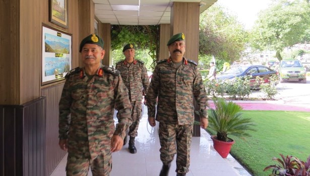 Northern Army Commander visits Rajouri to review operational preparedness