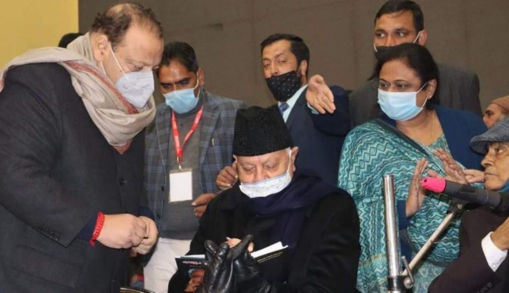 Farooq Abdullah asks PM to restore 4G internet in J&K; prays for vaccine success