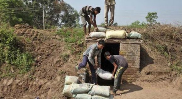 Div Com Jammu reviews pace of progress on construction of border bunkers