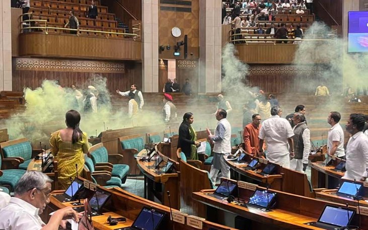 Huge security breach in Lok Sabha, 2 intruders jump from gallery, spray gas