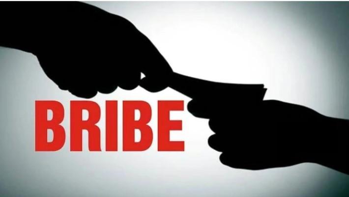 Two PDD officials caught red-handed taking bribe in Srinagar
