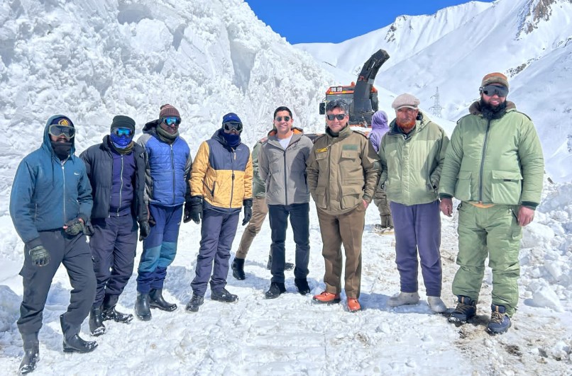 After month-long closure, Zojila Pass reopens on trial basis