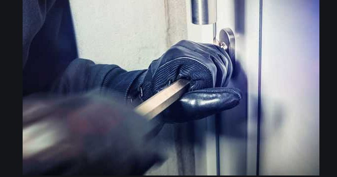 Burglars loot cash from SBI ATM, six shops in Shopian