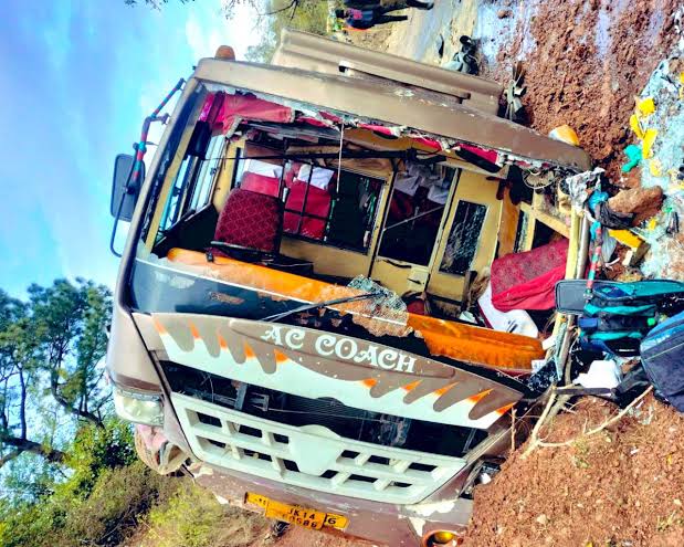 6 injured as bus enroute Kheer Bhawani temple meets accident