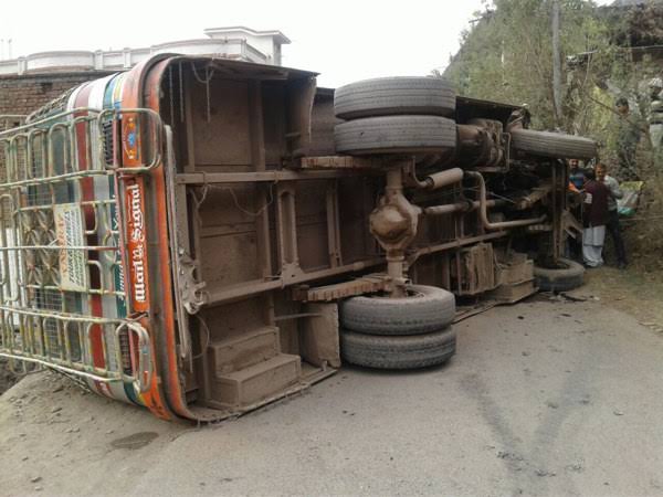 16 Injured in as Bus turns turtle in Poonch