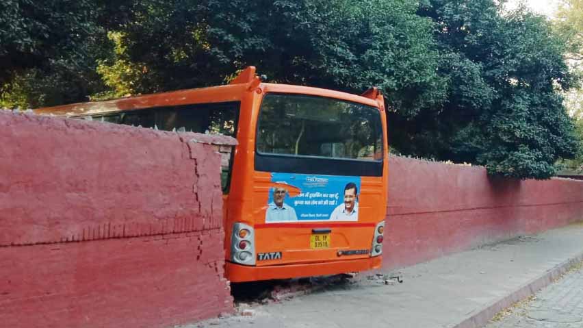 Delhi: DTC bus crashes into Christian cemetery, damages wall