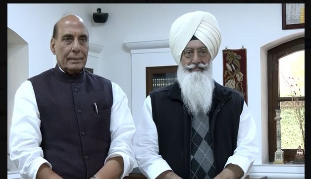 Rajnath Singh visits Radha Soami Satsang Beas in Punjab, meets chief Dhillon