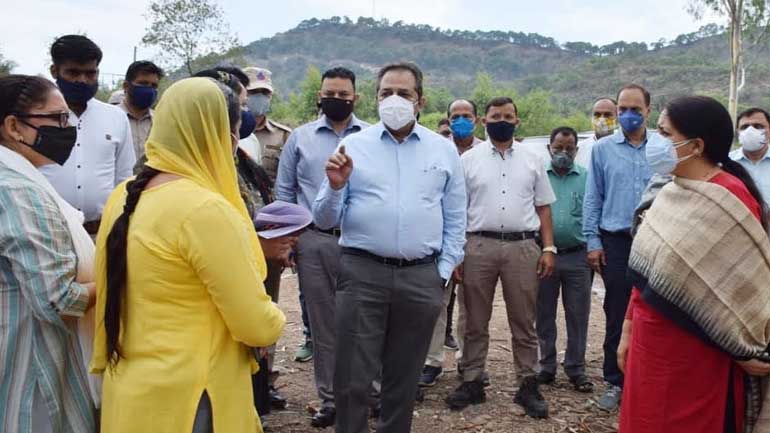 Advisor Baseer Khan visits Udhampur, reviews COVID control measures