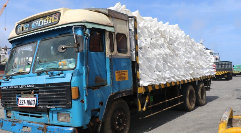 India hands over 21,000 tonnes of fertilizer to Sri Lanka