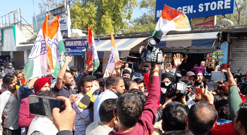 J-K Cong protests against Azad for weakening party for ‘personal gains’