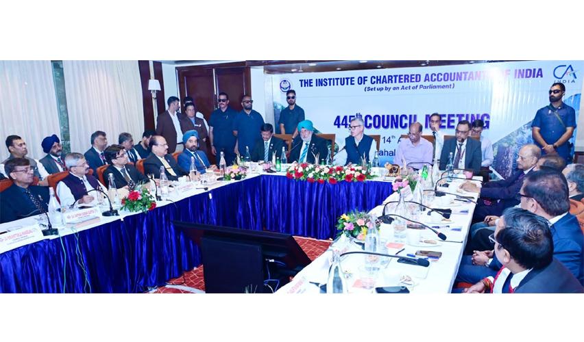 CM Omar Abdullah interacts with ICAI members at its 445th Council Meeting in Pahalgam
