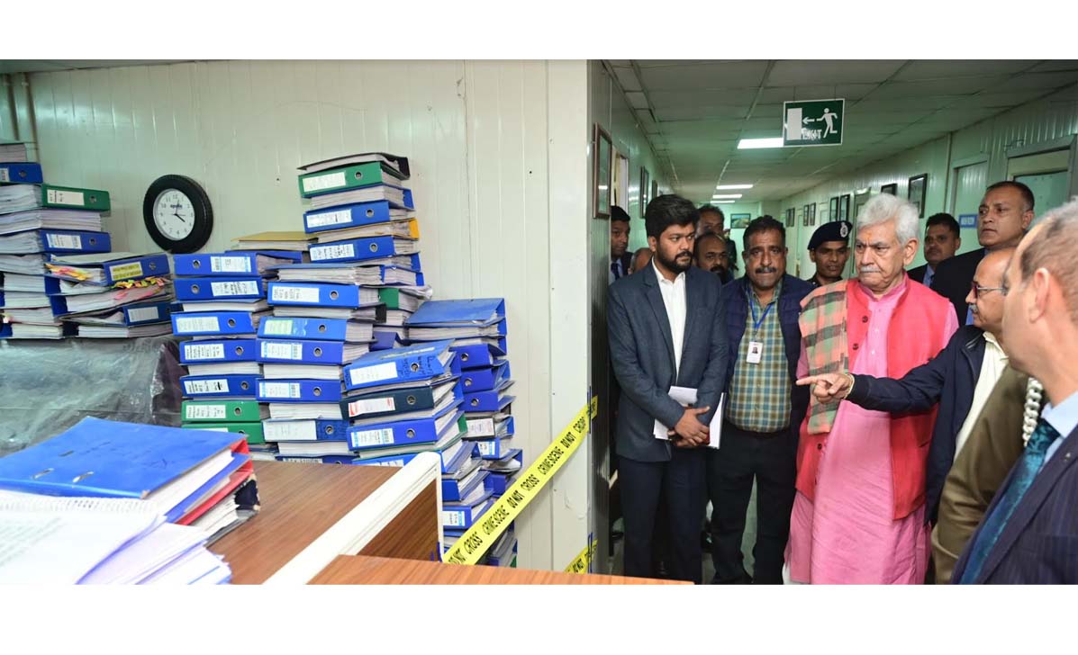 Lt Governor visits Gagangir to review security measures and interact with officers & workers of Project Implementing Agency