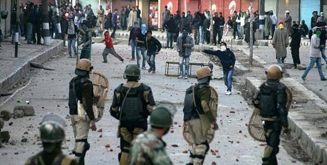 Massive Clashes rock South Kashmir; Two schools among several buildings set ablaze