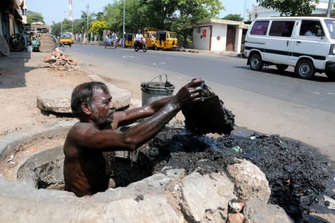 Dark reality of India : 2 Die, 3 others faint of asphyxiation while manually cleaning Septic tank