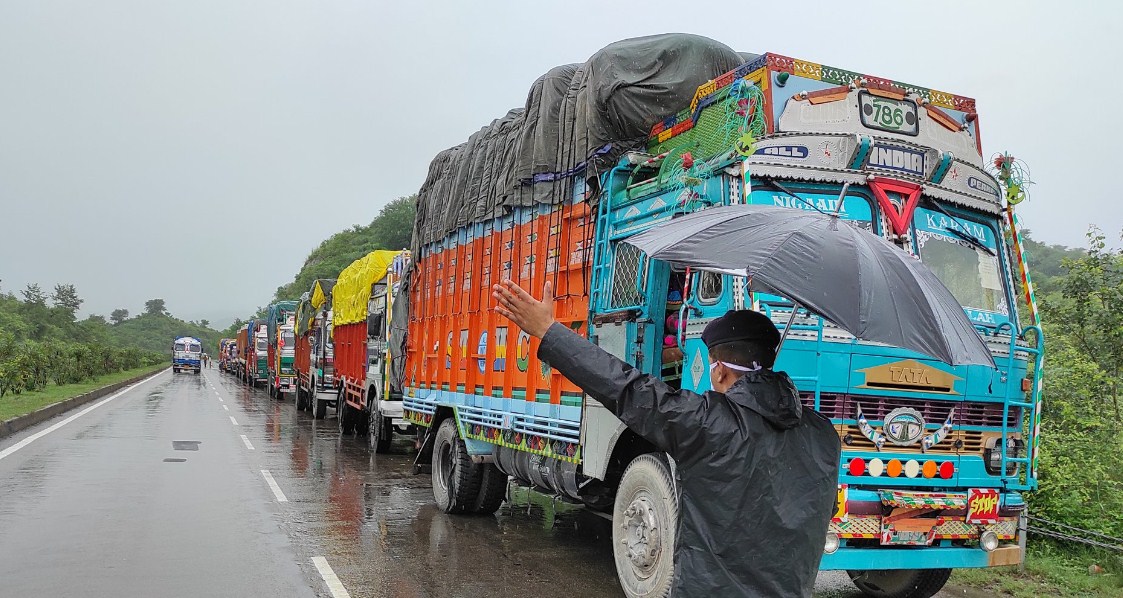 Srinagar-Jammu highway remains closed for 2nd day on Friday