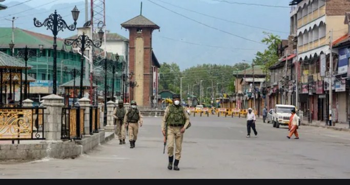 COVID curfew has resulted in dip in fresh positive cases in Srinagar: DC
