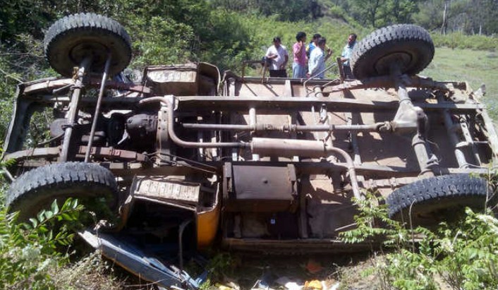 Conductor Dies, 3 Others Sustain Injuries As Apple-laden Truck Overturns Along Qazigund NHW