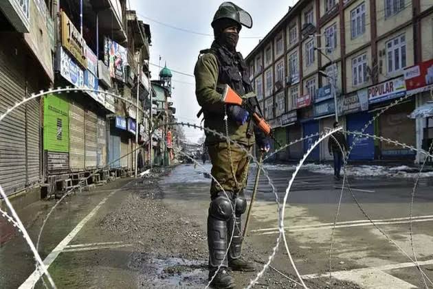 Supreme Court reserves Judgement on pleas challanging Internet Ban and other curbs in J&K