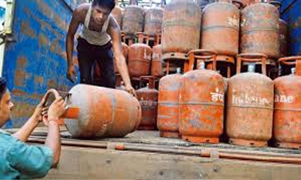 Jet fuel Sees 3.3% Hike; Commercial LPG rates rise by Rs 62