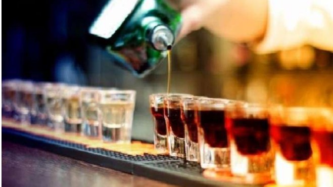 Legal drinking age reduced from 25 to 21 in Delhi, announces Manish Sisodia