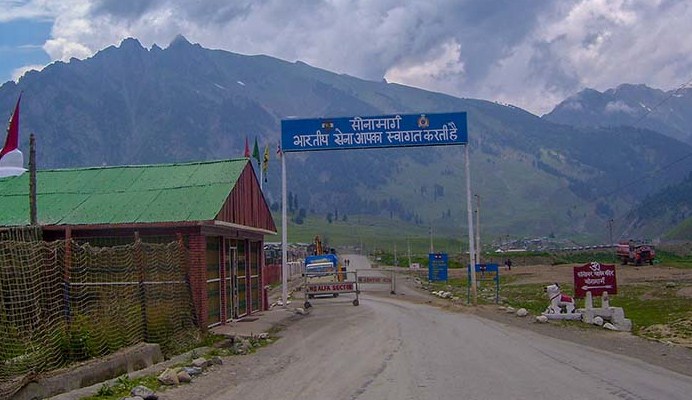 68 domestic tourists rescued from Sonamarg due to avalanche