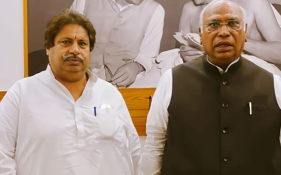 Bhalla meets AICC President Mallikarjun Kharge in New Delhi