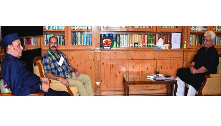 Dr. Karan Singh meets Lt Governor