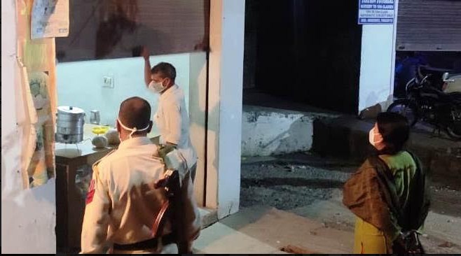 DC Udhampur seals 08 shops for violation