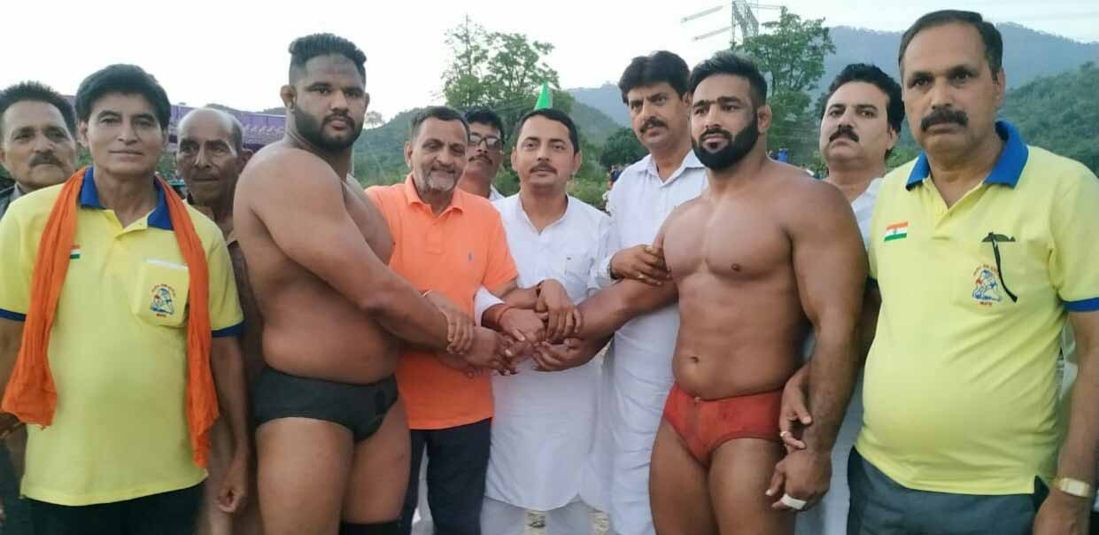 Benia Min of J&K Police and Devinder from Punjab share dangal tittle 