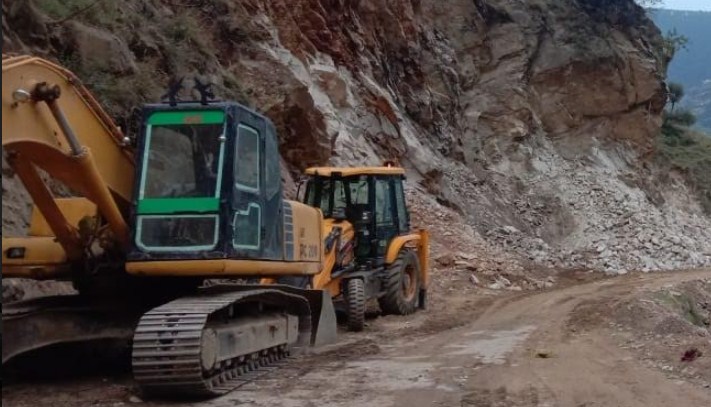 ADM Doda seizes JCB machines, Dumper truck used in illegal mining