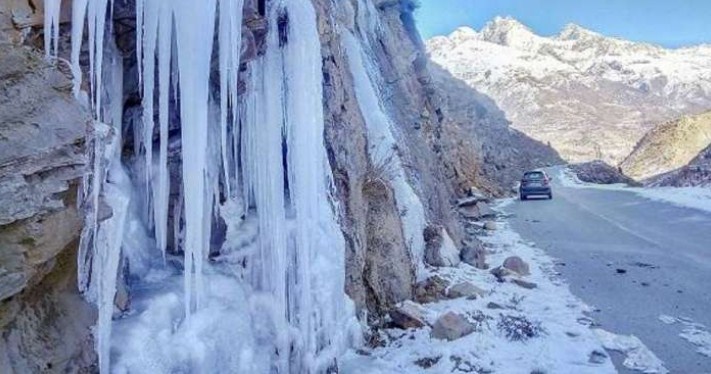 Season's coldest night in Srinagar, Drass slips to minus 29