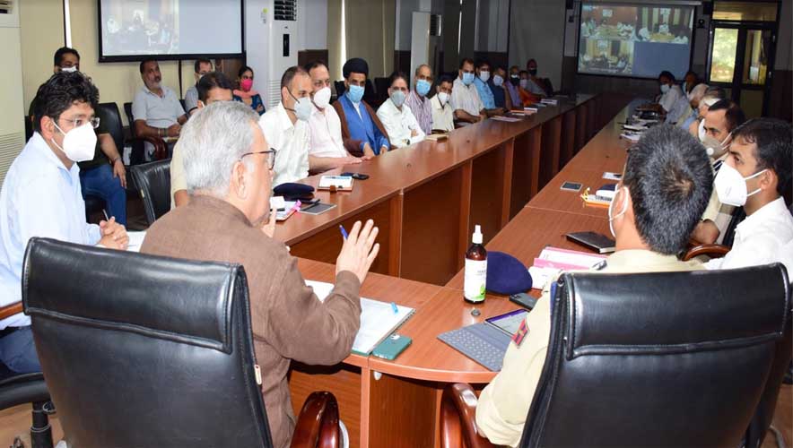 Advisor Farooq reviews I-Day arrangements in Jammu division
