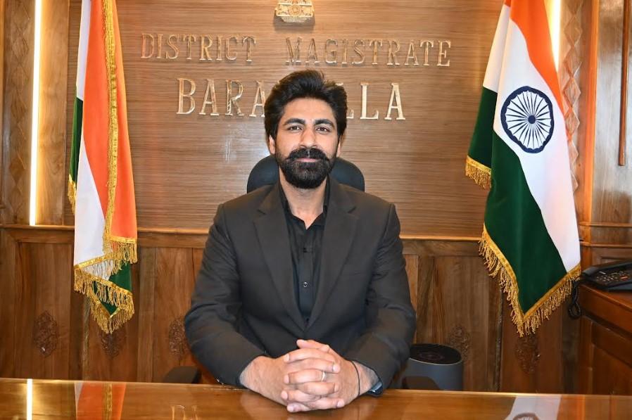 Syeed Fakhrudin Hamid  assumes charge as Deputy Commissioner Baramulla