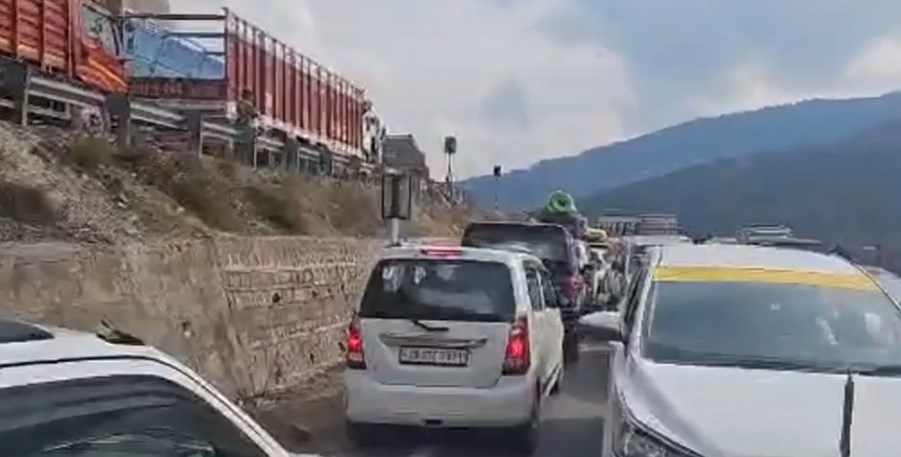 Traffic suspended on Jammu-Srinagar highway for road widening work