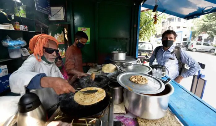 Delhi: ‘Baba Ka Dhaba’ owner file case against YouTuber of misappropriation of funds