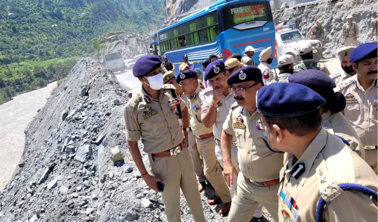 DGP, J&K inspects progress of maintenance & restoration work of National Highway 