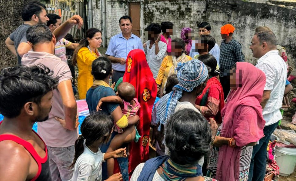 Jammu admin provides relief to Trikuta Nagar fire victims