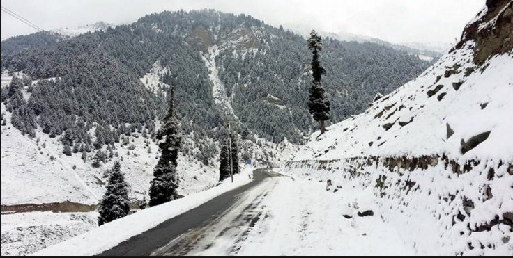 Traffic resumes on Kashmir highway, Leh and Mughal road still shut 