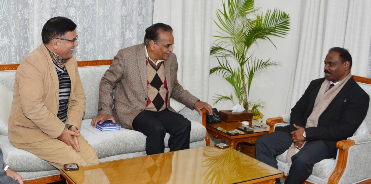 Delegation of former MLCs calls on Lt. Governor