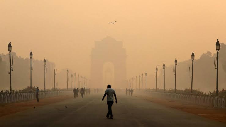 37 Flights diverted, Noida Schools shut as Pollution chokes Delhi 